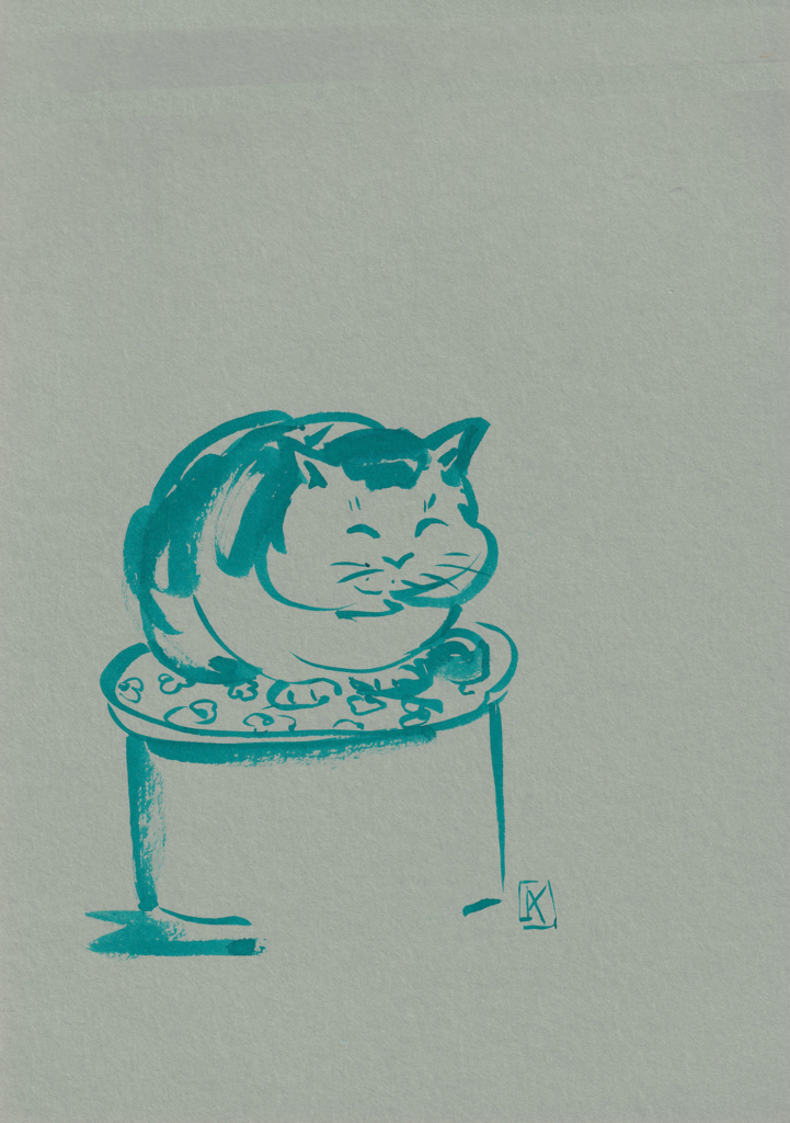 Un chat patapouf posé sur un pouf peint à l'encre blueu par Kristina Arakelian